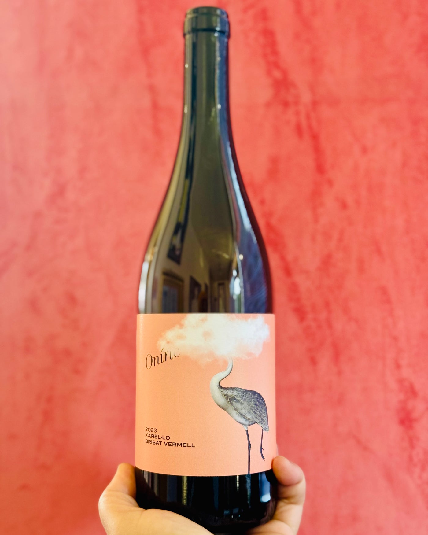 100% Xarel-lo Vernell
Penedés, Spain.

Woman winemaker - Maria Barrena
All natural.
Orange Wine.
Almost extinct grape with pink skins.
Juicy ripe peach dripping down an herbal lovers lips.
Citrus intensity.
Lovely bitter crunch.
Little vanilla funk.
Guava musk.
Toasty minerals.