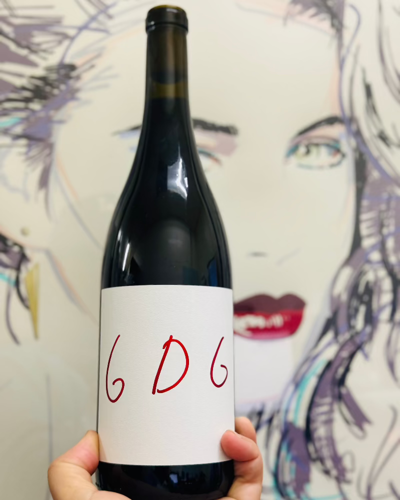 100% Gamay Noir.
Santa Barbara, California.

Woman vintner - Maria Soloranzo, Jessica Stolpman.
All natural.
Chillable red.
Picking blackberries during peak season with a sexy, salty lover in a field of violets.
Touch of baking spice.
Bright and crunchy.
Boysenberry BANG!
Svelte mouthfeel.
G.D.G = God D#mn Gamay