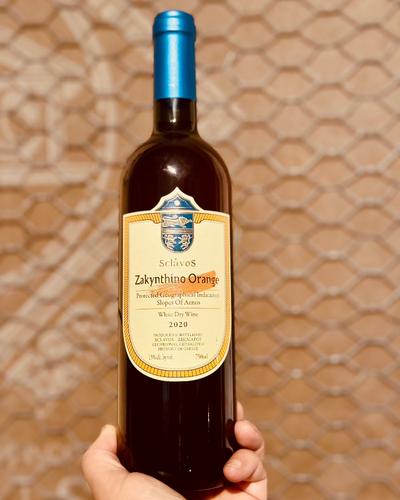 100% Zakinthino
Cephalonia, Greece.

Woman winemaker - Thalia Tatari.
All natural.
Orange wine.
Wild and special.
Slapping peaches.
Mandarine orange zest marmalade.
Rusty minerals.
Apricot leather.
Honey chamomile.
Pear pulp and lavender butter.&nbsp;
Funky finish.
