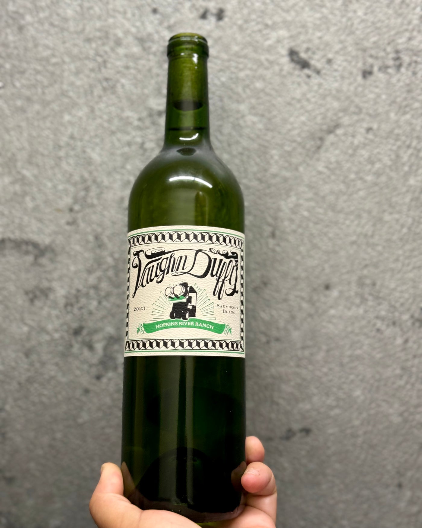 100% Sauvignon Blanc
Sonoma, California.

Women winemaker - Sara Vaughn.
All natural.
Pink grapefruit.
Lemon sherbert.
Fresh cut grass.
Orange blossom.
Super balanced like a tightrope walker.
Honeydew melon.
Passionfruit seeds.
Pineapple wipers and papaya secrets.