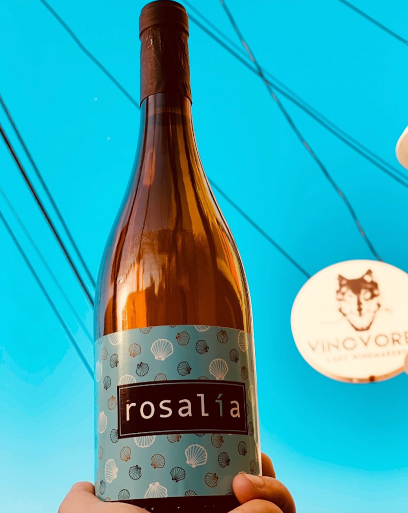 100% Albariño. Rías Baixas, Spain.  Woman winemaker - Constantina Sotelo. All natural. Finesse  + class, pass me a glass. Rich viscosity like a deep golden pool of wild honey yet juicy + dry going in. Tropical pineapple. Salty minerals. Creamy + melty.