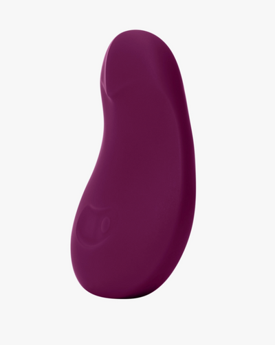 Pom bends to your every whim. With no internal body, it's soft and flexible enough to conform to your hip movements and snuggle close to your vulva. Pom is ergonomic and small enough to nestle within the palm of your hand. It has tactile, intuitive controls for a confusion-free user experience. Pom has their most powerful motor yet, and four brand-new patterns to explore. Its continuous intensity controls allow you to choose your ideal speed, so it’s not just good enough — it’s gratifyi