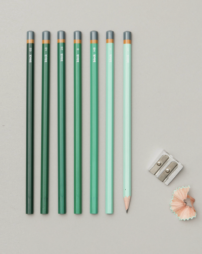 Hexagonal Gradient Sketching Pencils come in a range of graphite grades for all drawing styles and techniques. Light to dark palette will guide you through the grades from fine and precise to soft and free.