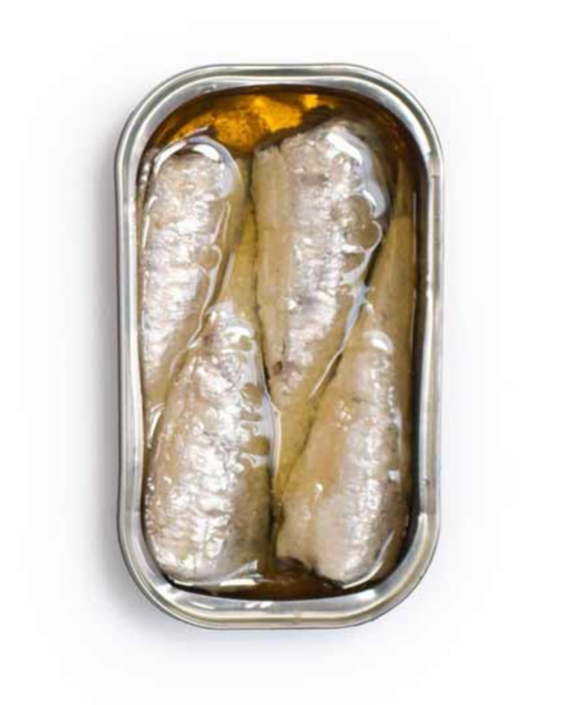 Packed with the care and intention of a generations-old tradition, Ati Manel’s sardines in olive oil are a classic Portuguese tune played with expert precision. Each tin boasts 4-6 fatty loins that come with skin and buttery-soft bones intact.