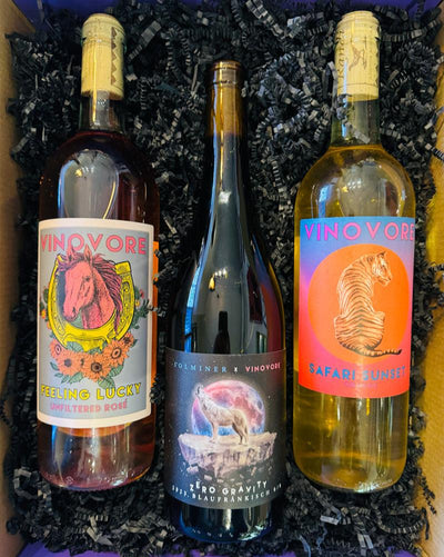 Our Vinovore Vino Box includes:

Vinovore Feeling Lucky Unfiltered Rosé, Vinovore Zero GravityBlaufränkisch 0/0 and Vinovore Safari Sunset Orange.