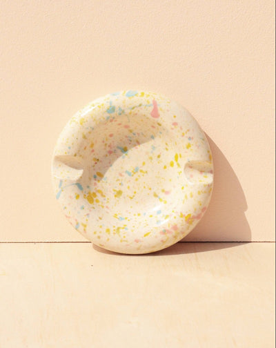 Cheerful ceramic ashtray in splashy pastel. Great as a jewelry dish or incense burner. Approx 3" diameter.