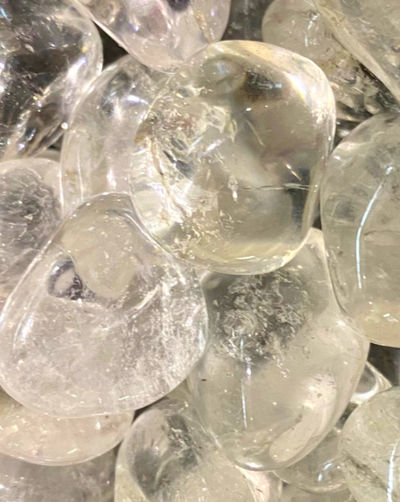 Clear quartz has a soothing transparent coloring to the stone. Each stone weighs approximately 7-12g. The size and shape may vary. What does it do? Clear quartz is known as the master healer stone. It does this by amplifying, absorbing, relating, and regulating energy around it.