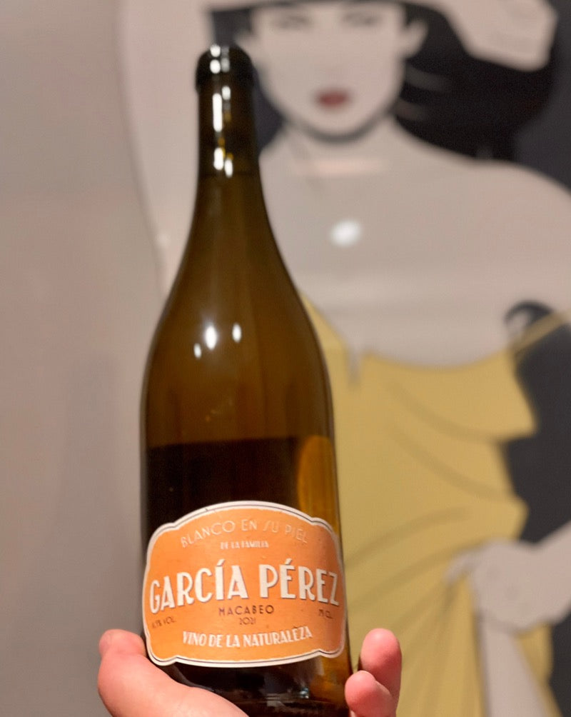 100% Macabeo Manchuela, Spain.  Woman winemaker - Maria Garcia Gonzales. All natural. Orange wine. Queer made! NO Spanish fruit bombs here, she's a sassy, bright and mineral lady! Dried honeydew melon chips with sea salt.