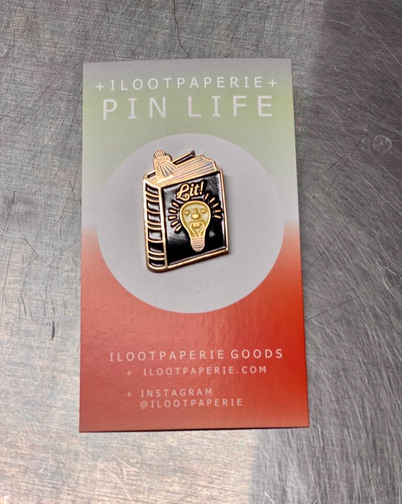 Ilootpaperie Lit! Book Pin Gold