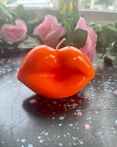 Rose Musk KISS ME LIPS in hot orange! NÉOS candles are designed, handmade and poured in California. Made with 100% pure soy wax with no chemical additives.   Woman Owned
