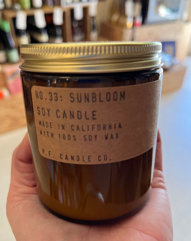 A portion of all Los Angeles sales will benefit the Downtown Women's Center. Made with 100% domestically grown soy wax, fine fragrance oils, and cotton-core wicks. The fragrances we use are paraben-free, phthalate-free, and never (ever) tested on animals. Overgrown bougainvillea, canyon hiking, epic sunsets, city lights. Notes of redwood, lime, jasmine, and yarrow. Size: 7.2 oz . Local woman owned.