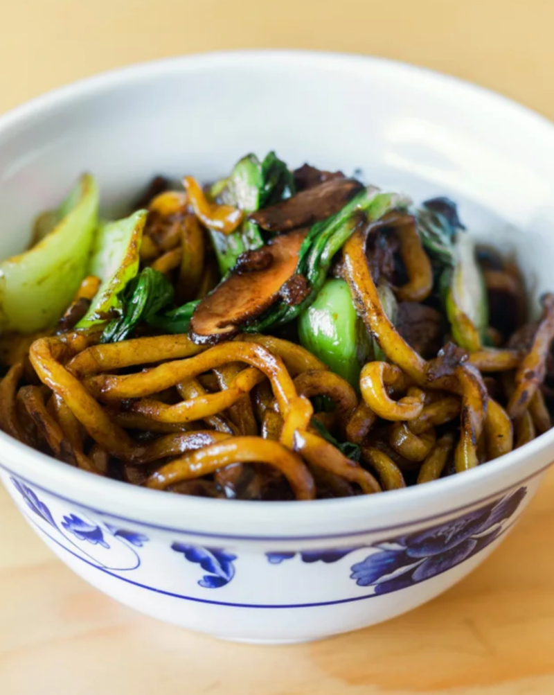 Woon Chewy Noodles come with (2) 8 oz. portions, par-cooked and ready to throw into a stir fry or soup!  Keep refrigerated. For best results, use or freeze within 5 days. If frozen, thaw before cooking.