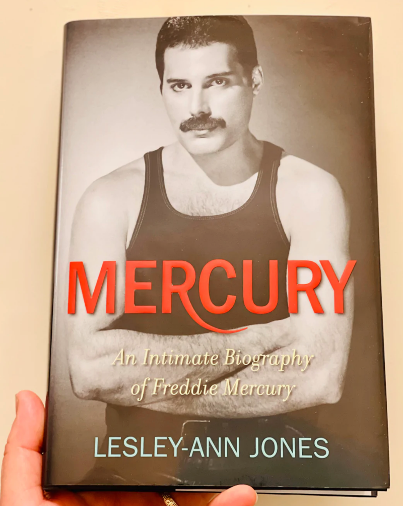 Revealing and intimate, based on more than 100 interviews with key figures in his life, this is the definitive biography of Queen front man Freddie Mercury, one of pop music’s best-loved and most complex figures.