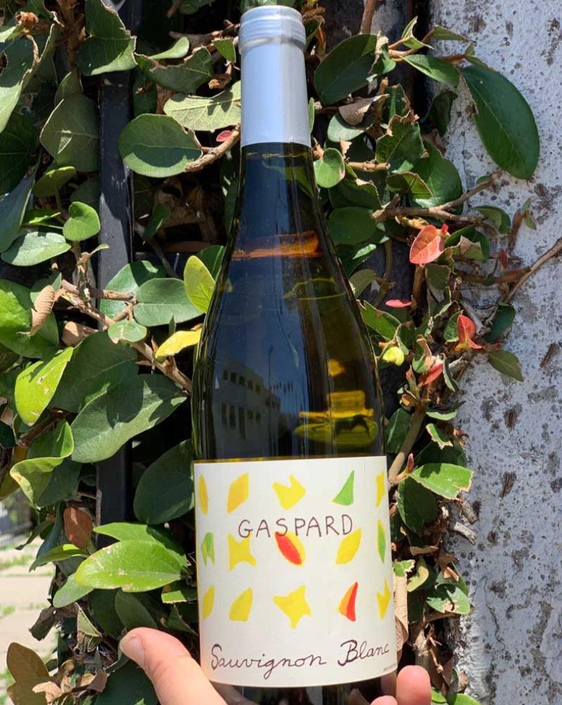 100% Sauvignon Blanc Loire, France.  Woman in wine - Jenny Lefcourt. All natural. 40 year old vines. Beyonce's lemonade. Tangerine creamsicle. Dry + tropical. Poolside poison.