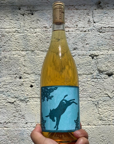 24% Muscat, 42% Riesling, 34% Grüner Vetliner Santa Barbara, California. Woman winemaker - Anna Delaski. All natural. Orange wine. Bone dry with wild + sexy aromatics. Limited. Like a tropical sunset in your glass + a savory spice hit in your mouth.